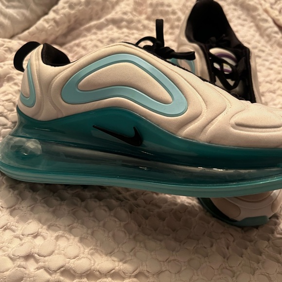 Nike Air Max 720 - Picture 4 of 6